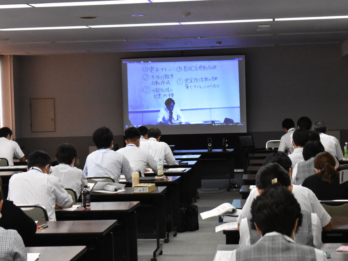 金融渉外担当者タブレット端末活用開始