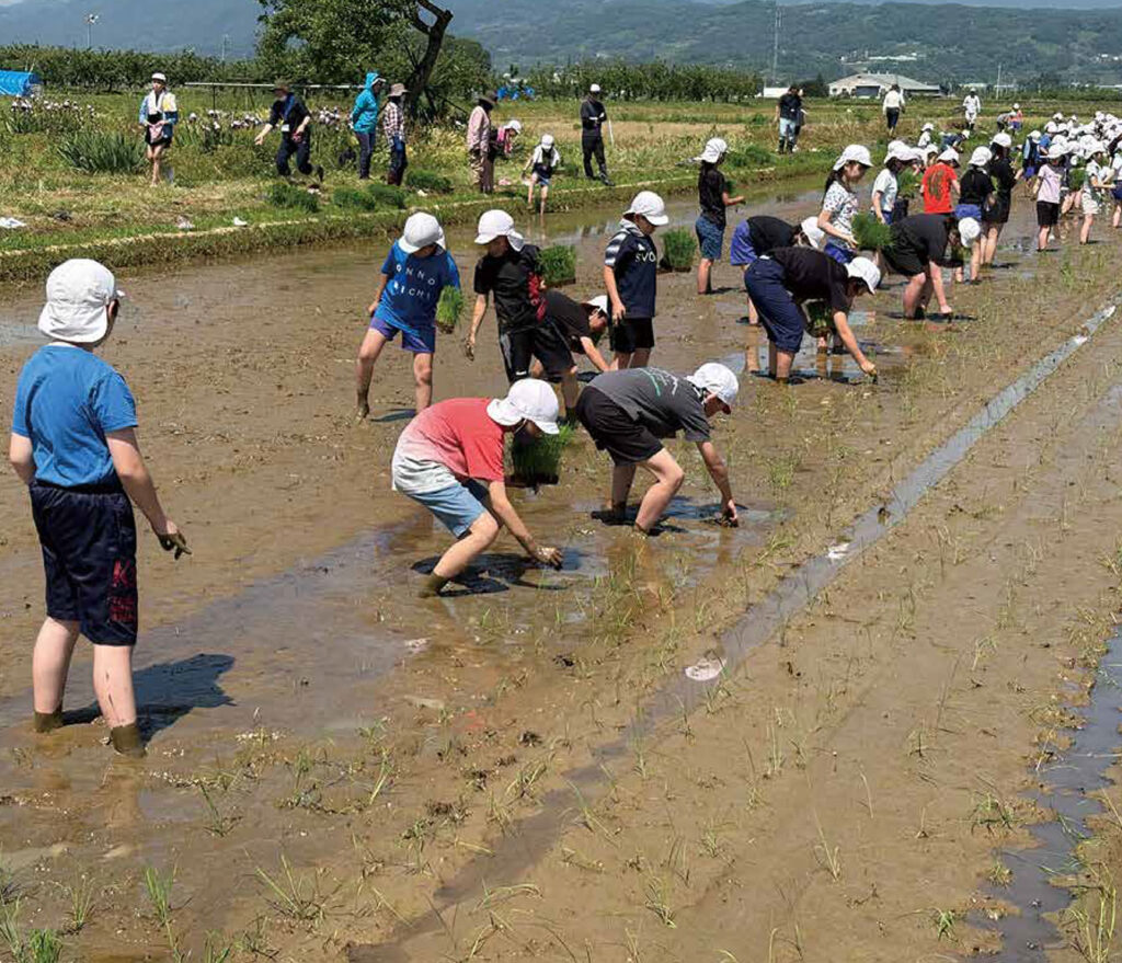 栗ガ丘小学校の児童たち