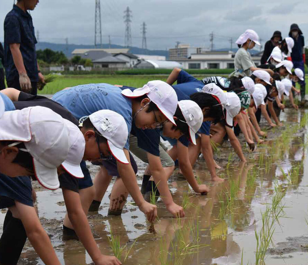 朝陽小学校の児童ら